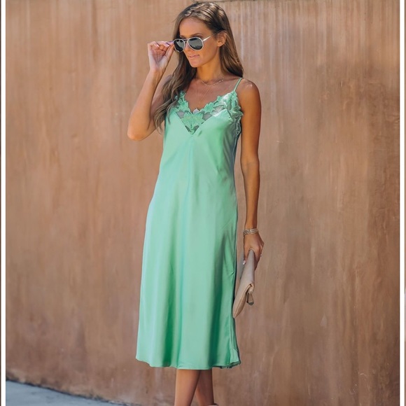 New VICI Green Ivy Satin Crochet Lace Midi Dress